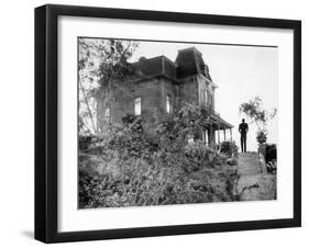 Psycho, Anthony Perkins, 1960-null-Framed Photo