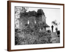 Psycho, Anthony Perkins, 1960-null-Framed Photo