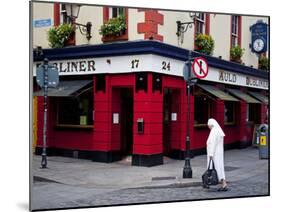 Pub in Temple Bar District in Dublin, Ireland;-Carlos Sanchez Pereyra-Mounted Photographic Print