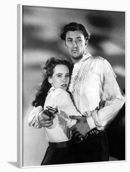 PURSUED, 1947 directed by RAOUL WALSH Teresa Wright and Robert Mitchum (b/w photo)-null-Framed Photo