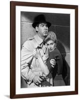 PUSHOVER, 1954 directed by RICHARD QUINE Fred MacMurray and Kim Novak (b/w photo)-null-Framed Photo