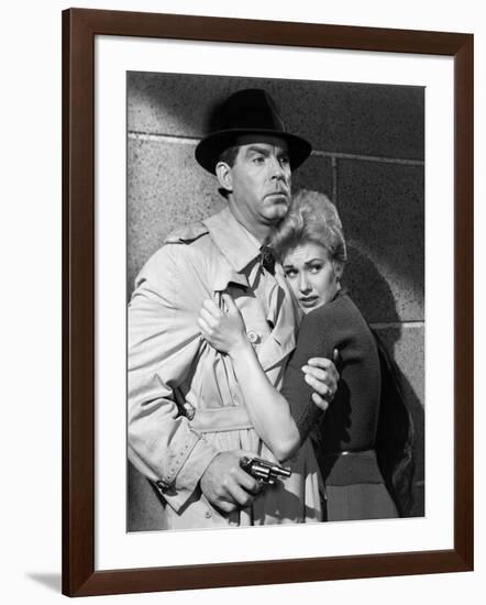 PUSHOVER, 1954 directed by RICHARD QUINE Fred MacMurray and Kim Novak (b/w photo)-null-Framed Photo