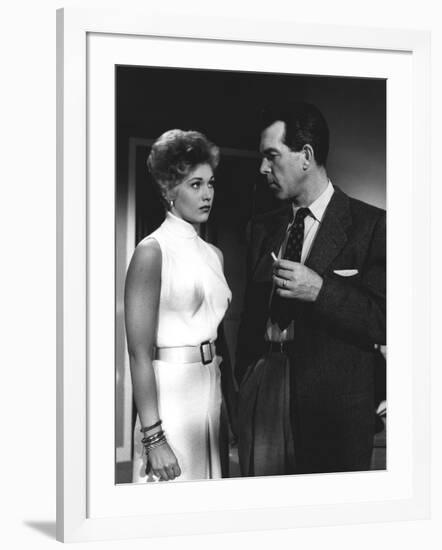 PUSHOVER, 1954 directed by RICHARD QUINE Kim Novak and Fred MacMurray (b/w photo)-null-Framed Photo