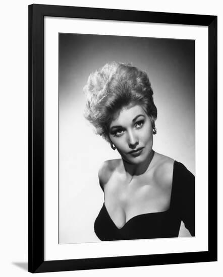 PUSHOVER, 1954 directed by RICHARD QUINE Kim Novak (b/w photo)-null-Framed Photo