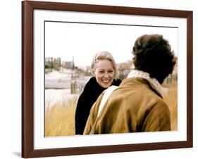 PUZZLE OF A DOWNFALL CHILD, 1970 directed by JERRY SCHATZBERG Faye Dunaway and Barry Primus (photo)-null-Framed Photo