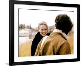 PUZZLE OF A DOWNFALL CHILD, 1970 directed by JERRY SCHATZBERG Faye Dunaway and Barry Primus (photo)-null-Framed Photo