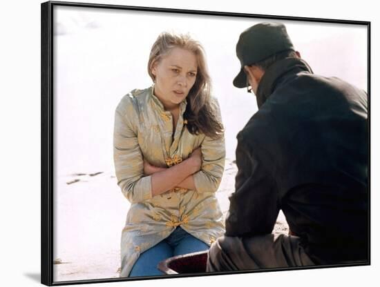 PUZZLE OF A DOWNFALL CHILD, 1970 directed by JERRY SCHATZBERG Faye Dunaway (photo)-null-Framed Photo