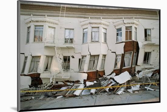 Quake-Damaged Apartment House-Roger Ressmeyer-Mounted Photographic Print