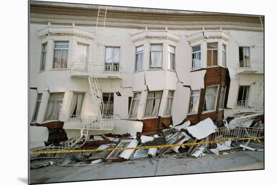 Quake-Damaged Apartment House-Roger Ressmeyer-Mounted Photographic Print