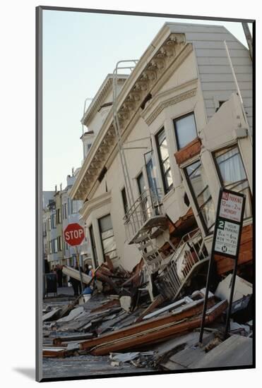 Quake-Damaged Apartment House-Roger Ressmeyer-Mounted Photographic Print