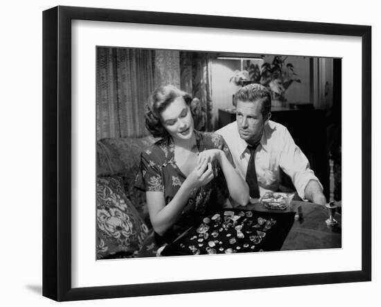 Quand la ville dort THE ASPHALT JUNGLE by John Huston with Jean Hagen and Sterling Hayden, 1950 (b/-null-Framed Photo