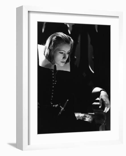 QUEEN CHRISTINA, 1933 directed by ROUBEN MAMOULIAN Greta Garbo (b/w photo)-null-Framed Photo