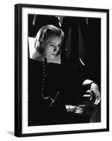 QUEEN CHRISTINA, 1933 directed by ROUBEN MAMOULIAN Greta Garbo (b/w photo)-null-Framed Photo