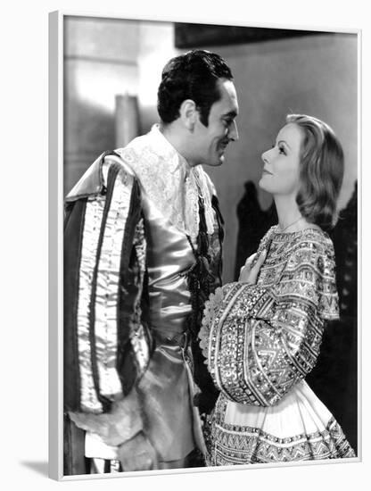 QUEEN CHRISTINA, 1933 directed by ROUBEN MAMOULIAN John Gilbert / Greta Garbo (b/w photo)-null-Framed Photo