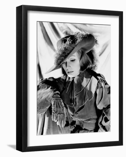 Queen Christina, 1933-null-Framed Photographic Print