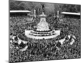 Queen Elizabeth II Coronation, crowds at Buckingham Palace-Associated Newspapers-Mounted Photo