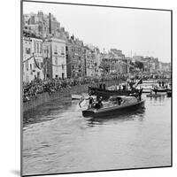 Queen Elizabeth Ii in Guernsey, 1957-Malcolm MacNeil-Mounted Photographic Print