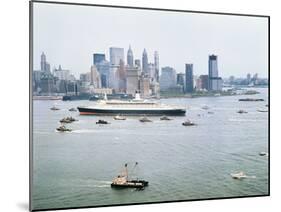 Queen Elizabeth II on the Hudson River-null-Mounted Photographic Print