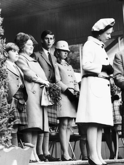 'Queen Elizabeth II Standing with Her Children Prince Charles, Princess ...