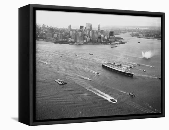 Queen Elizabeth Sailing Through New York Harbor-null-Framed Stretched Canvas