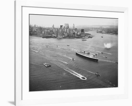 Queen Elizabeth Sailing Through New York Harbor-null-Framed Photographic Print