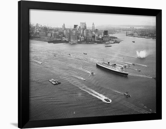 Queen Elizabeth Sailing Through New York Harbor-null-Framed Photographic Print