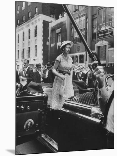 Queen Elizabeth Visiting the Us-null-Mounted Photographic Print