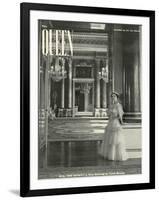 Queen, Queen Elizabeth The Queen Mother, 1939, UK-null-Framed Premium Giclee Print