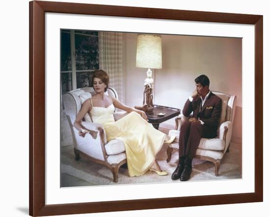 Quelque chose doit craquer SOMETHING'S GOT TO GIVE by GeorgeCukor with Cyd Charisse and Dean Mart 1-null-Framed Photo