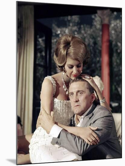 Quinze jours Ailleurs TWO WEEKS IN ANOTHER TOWN by VincenteMinnelli with Cyd Charisse, Kirk Douglas-null-Mounted Photo