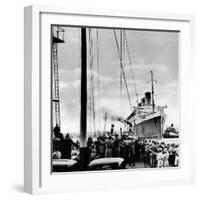 R.M.S. 'Queen Mary' Arriving at Southampton, 1936-null-Framed Photographic Print