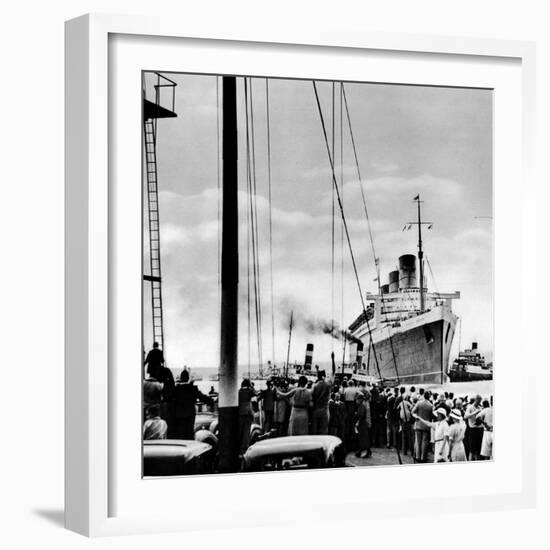 R.M.S. 'Queen Mary' Arriving at Southampton, 1936-null-Framed Photographic Print