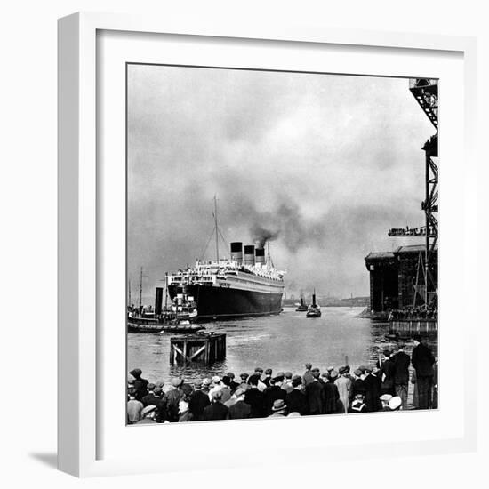 R.M.S. 'Queen Mary' Leaving Clydebank, March 1936-null-Framed Photographic Print