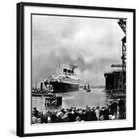 R.M.S. 'Queen Mary' Leaving Clydebank, March 1936-null-Framed Photographic Print