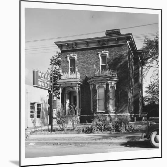 Radio Station Wkyb, Housed in a Victorian Brick Building and Owned by Edwin J. Paxton and Son Edwin-Walker Evans-Mounted Photographic Print