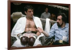 RAGING BULL, 1980 directed by MARTIN SCORSESE On the set, Martin Scorsese explains the scene to Rob-null-Framed Photo