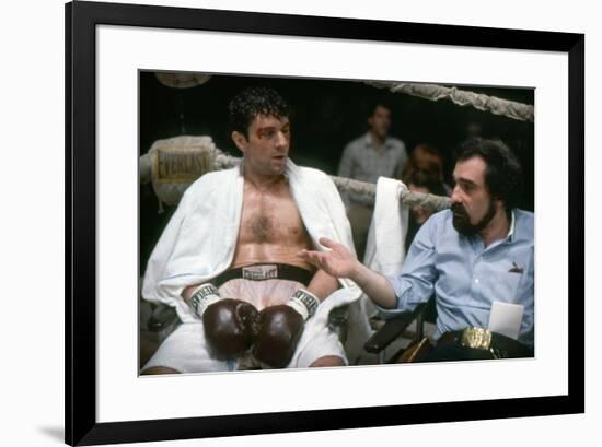 RAGING BULL, 1980 directed by MARTIN SCORSESE On the set, Martin Scorsese explains the scene to Rob-null-Framed Photo