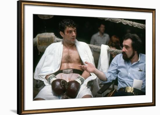 RAGING BULL, 1980 directed by MARTIN SCORSESE On the set, Martin Scorsese explains the scene to Rob-null-Framed Photo