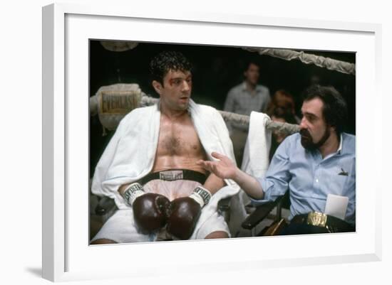 RAGING BULL, 1980 directed by MARTIN SCORSESE On the set, Martin Scorsese explains the scene to Rob-null-Framed Photo