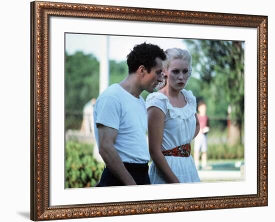 Raging Bull by Martin Scorsese with Robert by Niro and Cathy Moriarty, 1980 (photo)-null-Framed Photo