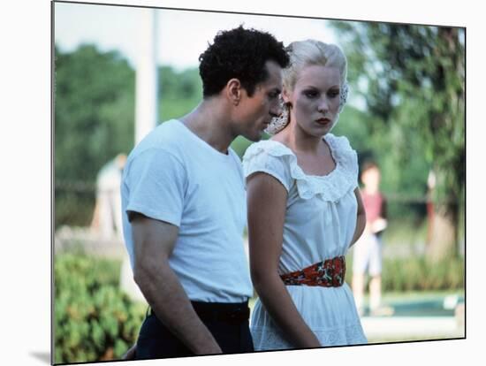 Raging Bull by Martin Scorsese with Robert by Niro and Cathy Moriarty, 1980 (photo)-null-Mounted Photo