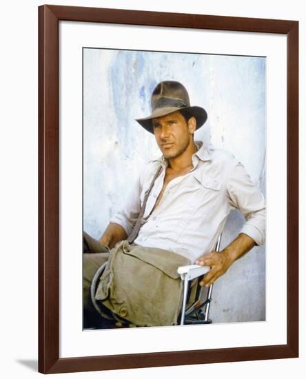 RAIDERS OF THE LOST ARK, 1981 On the set, Harrison Ford (photo)-null-Framed Photo