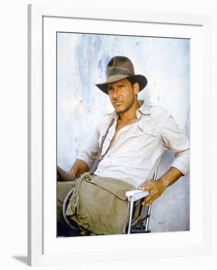 RAIDERS OF THE LOST ARK, 1981 On the set, Harrison Ford (photo)-null-Framed Photo