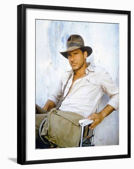 RAIDERS OF THE LOST ARK, 1981 On the set, Harrison Ford (photo)-null-Framed Photo