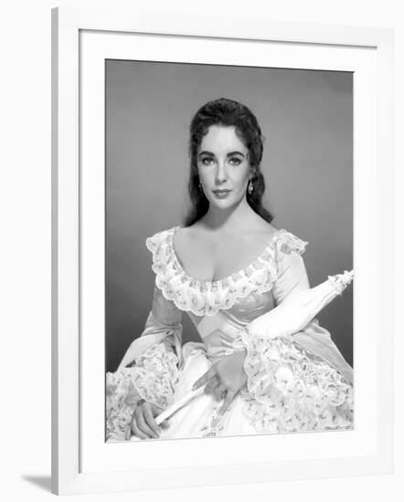 RAINTREE COUNTY, 1957 directed by EDWARD DMYTRYK Elizabeth Taylor (b/w photo)-null-Framed Photo