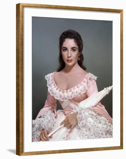 RAINTREE COUNTY, 1957 directed by EDWARD DMYTRYK Elizabeth Taylor (photo)-null-Framed Photo