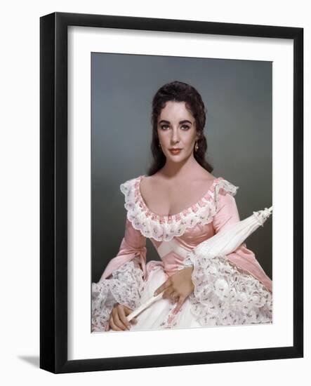 RAINTREE COUNTY, 1957 directed by EDWARD DMYTRYK Elizabeth Taylor (photo)-null-Framed Photo