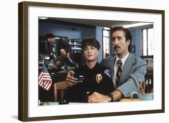 RAISIN ARIZONA, 1987 directed by JOEL AND ETHAN COEN Holly Hunter and Nicolas Cage (photo)-null-Framed Photo