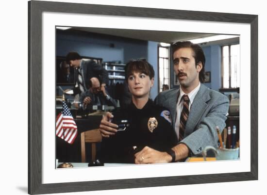 RAISIN ARIZONA, 1987 directed by JOEL AND ETHAN COEN Holly Hunter and Nicolas Cage (photo)-null-Framed Photo