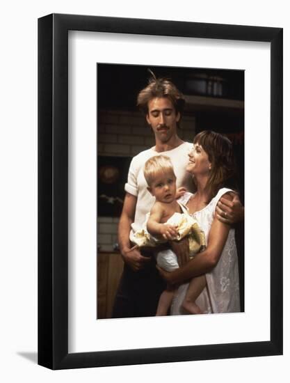RAISIN ARIZONA, 1987 directed by JOEL AND ETHAN COEN Nicolas Cage and Holly Hunter (photo)-null-Framed Photo